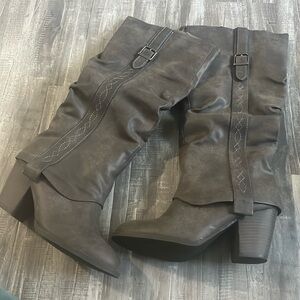 Brownish grey women boots